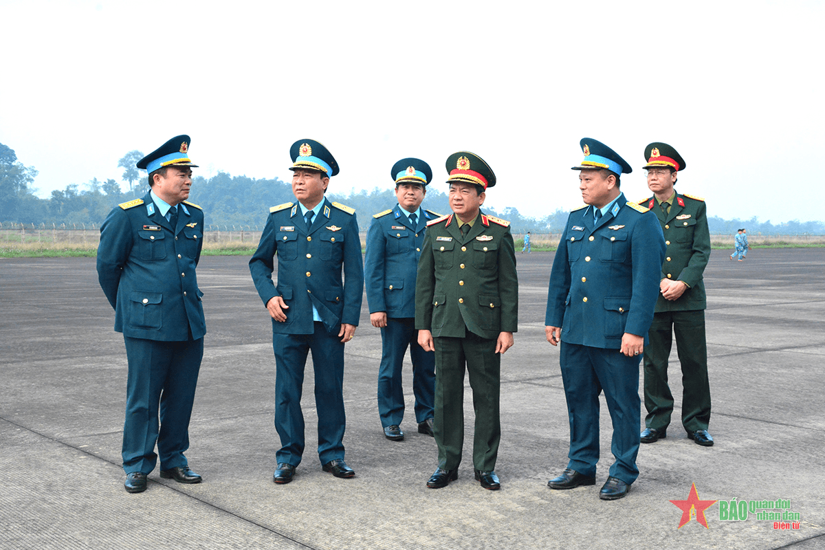 Thượng tướng Trịnh Văn Quyết kiểm tra, chúc Tết tại Trung đoàn 921, Sư đoàn 371, Quân chủng Phòng không - Không quân