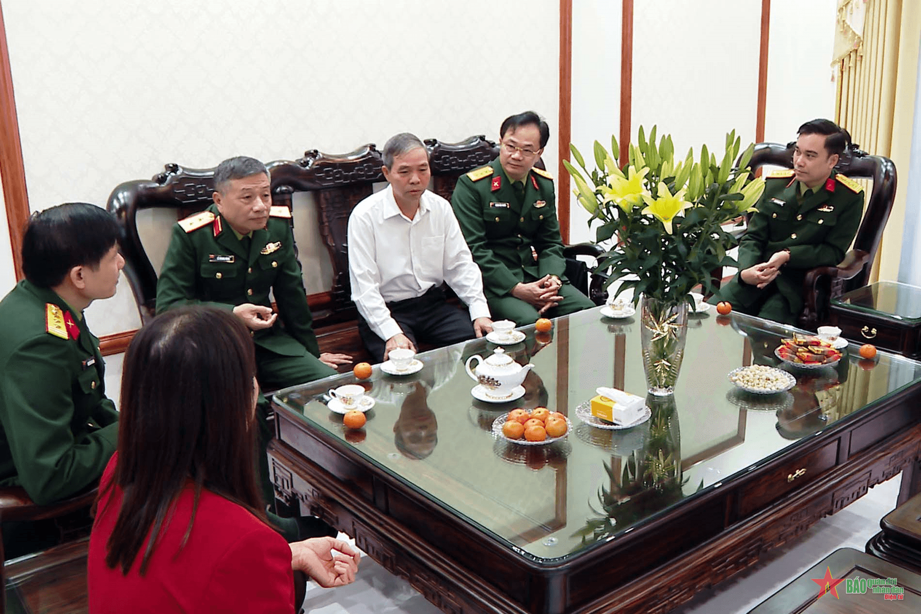 Trung tướng Lê Quang Minh thăm, chúc Tết các đồng chí nguyên Phó chủ nhiệm Tổng cục Chính trị