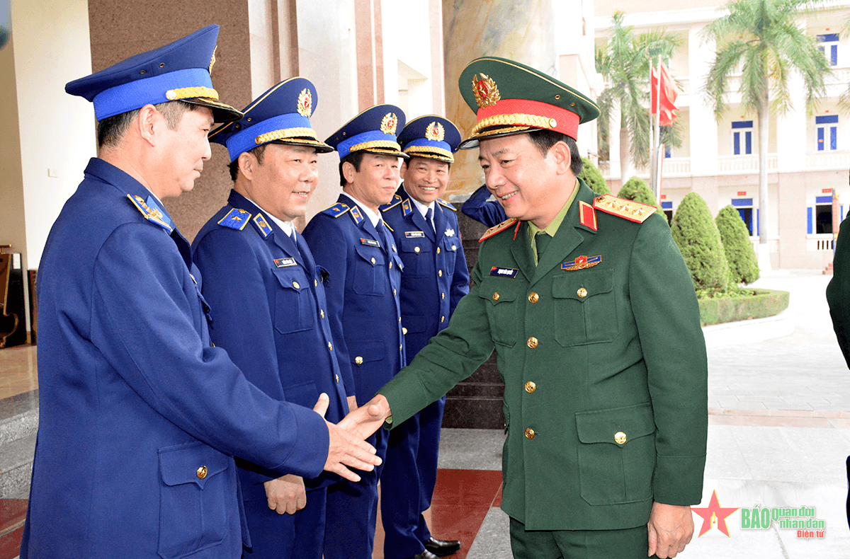 Thượng tướng Trịnh Văn Quyết kiểm tra, chúc Tết tại Bộ tư lệnh Vùng Cảnh sát biển 1