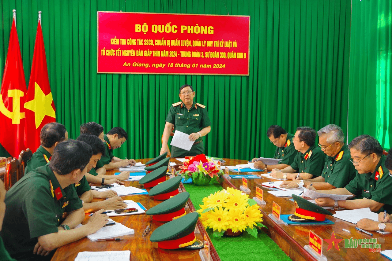 Thượng tướng Huỳnh Chiến Thắng kiểm tra sẵn sàng chiến đấu tại một số đơn vị Quân khu 9