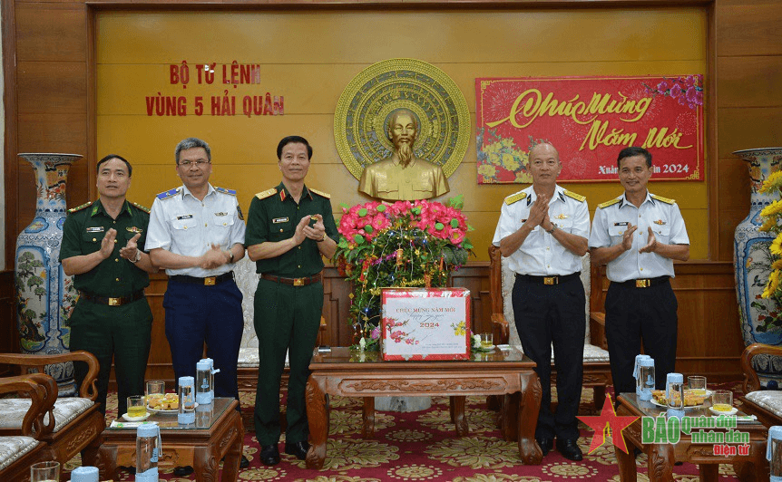 Trung tướng Nguyễn Trọng Bình kiểm tra, chúc Tết tại Bộ tư lệnh Vùng 5 Hải quân
