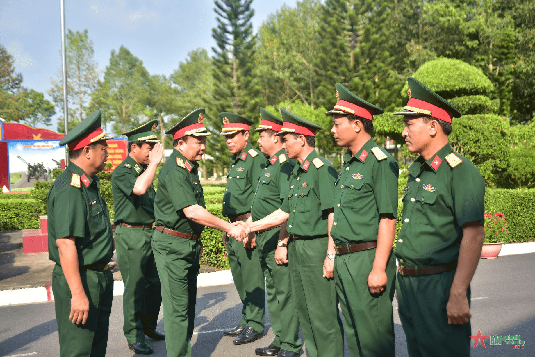 Thượng tướng Hoàng Xuân Chiến thăm, chúc Tết một số đơn vị Quân khu 9