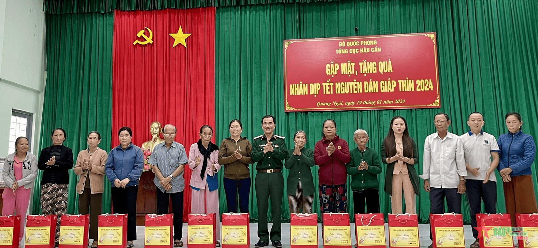 Tổng cục Hậu cần tặng quà các gia đình chính sách tại Quảng Ngãi