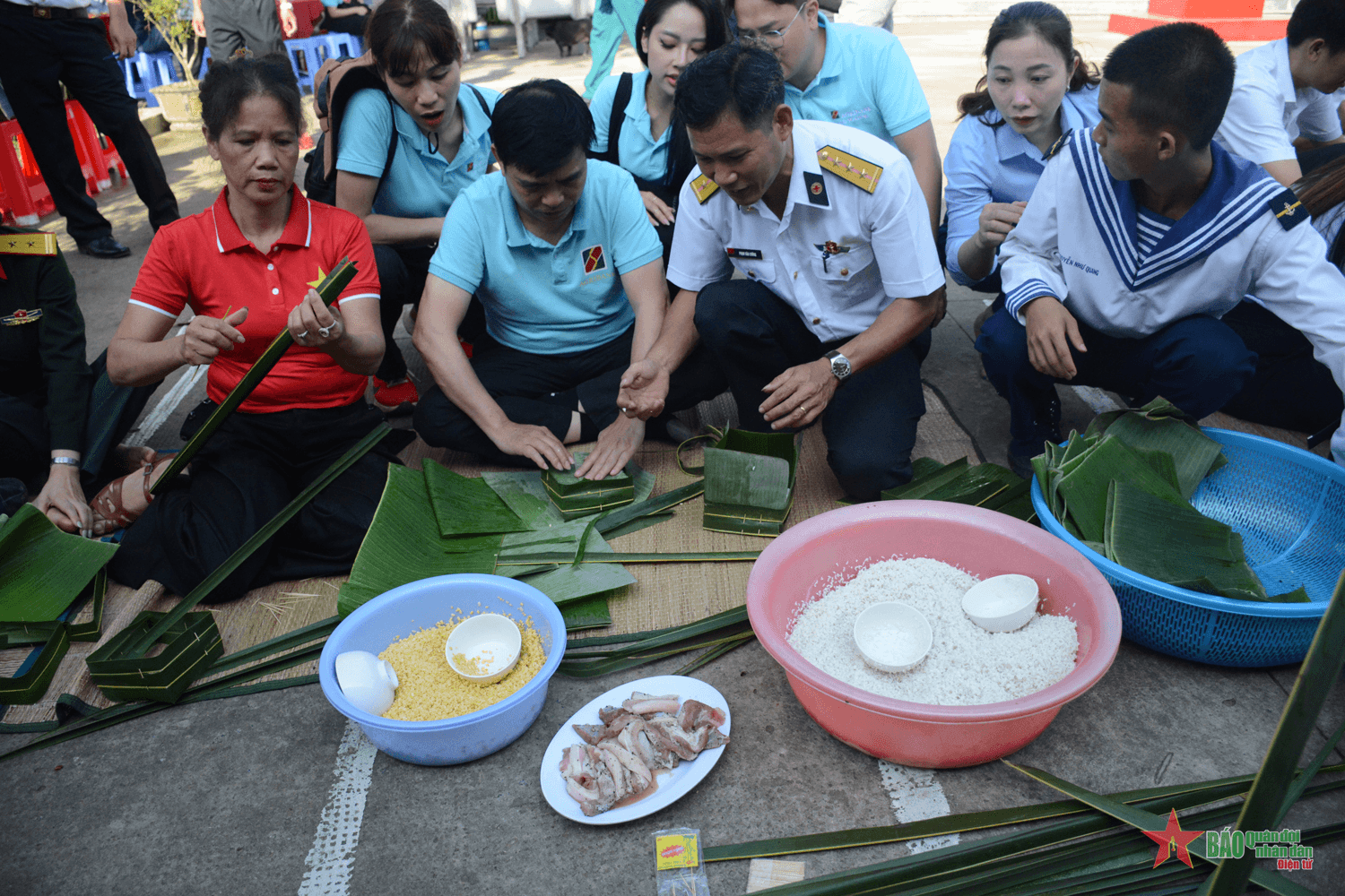 Đoàn công tác Bộ tư lệnh Vùng 5 Hải quân kết thúc chuyến thăm, chúc Tết cán bộ, chiến sĩ và nhân dân trên vùng biển Tây Nam