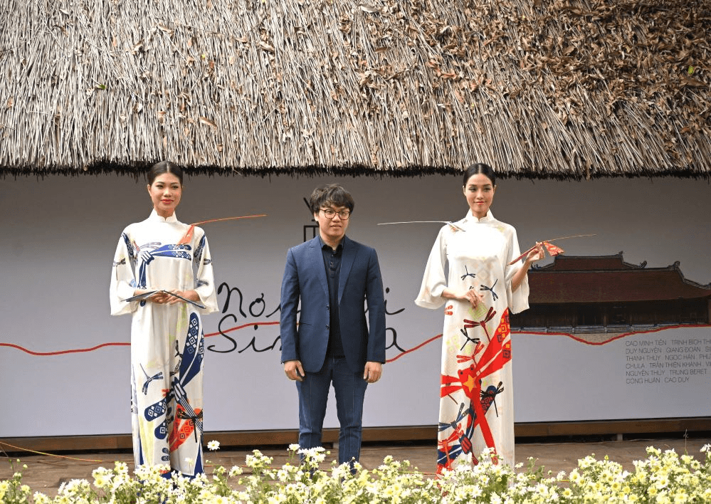 Áo dài kể chuyện quê hương