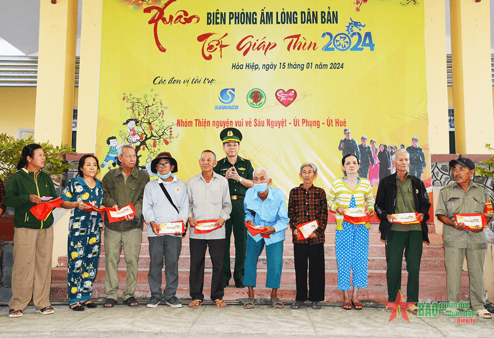 Xuân ấm vùng biên