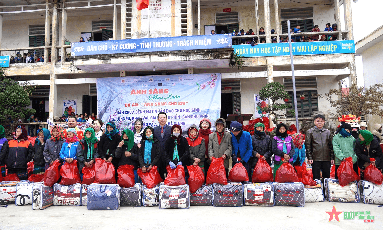 Mang Xuân ấm đến với người nghèo vùng cao, biên giới Hà Giang