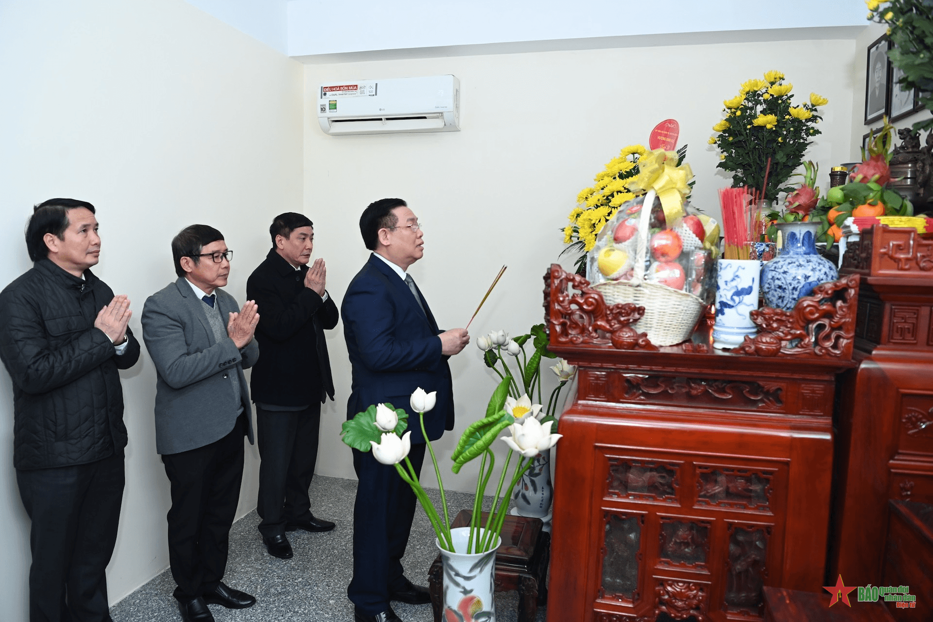 Chủ tịch Quốc hội Vương Đình Huệ tưởng nhớ, tri ân nguyên Trưởng ban Thường trực Quốc hội Bùi Bằng Đoàn, nguyên Chủ tịch Quốc hội Lê Quang Đạo