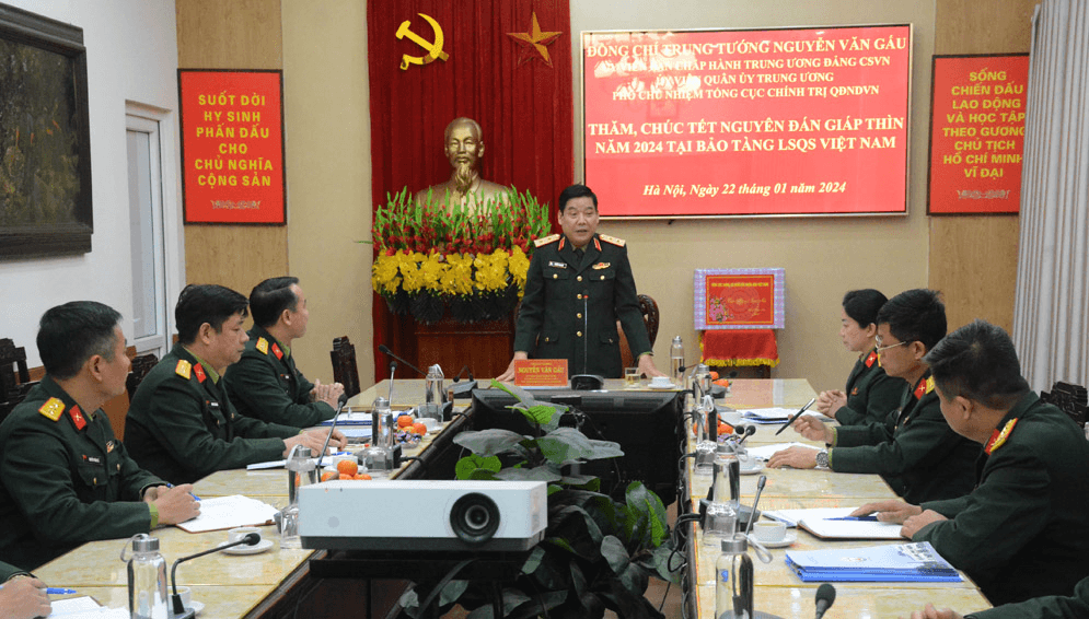 Trung tướng Nguyễn Văn Gấu kiểm tra các cơ quan, đơn vị