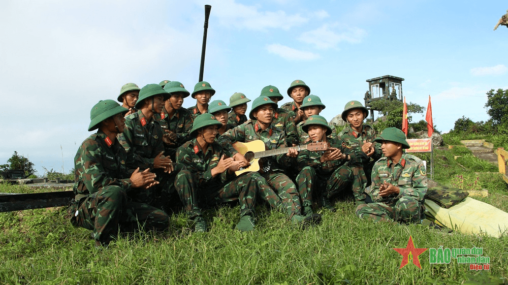 Xuân về nơi đầu sóng