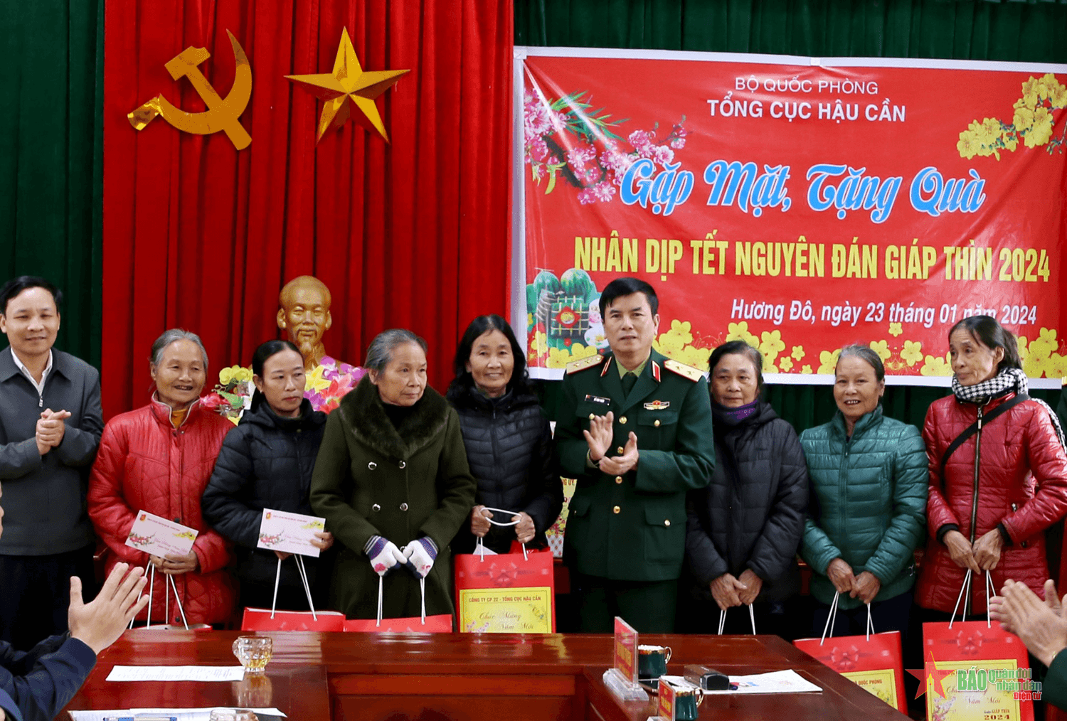 Đoàn công tác Tổng cục Hậu cần thăm, tặng quà Tết tại tỉnh Hà Tĩnh