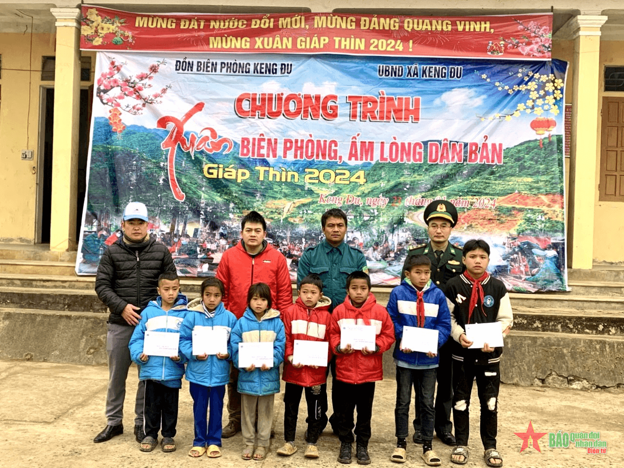 Tổ chức chương trình “Xuân Biên phòng ấm lòng dân bản” tại xã biên giới Keng Đu