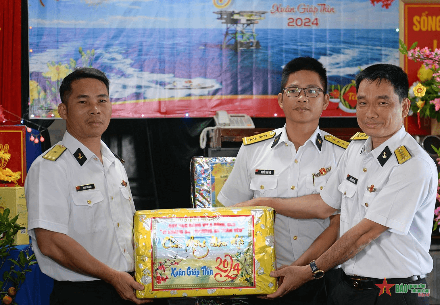 Bộ tư lệnh Vùng 2 Hải quân hoàn thành chuyến thăm, chúc Tết các nhà giàn DK1 và Côn Đảo