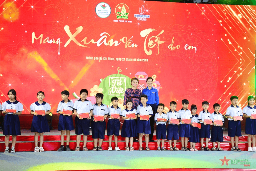 TP Hồ Chí Minh: Chăm lo Tết cho 200 trẻ mồ côi, hoàn cảnh khó khăn