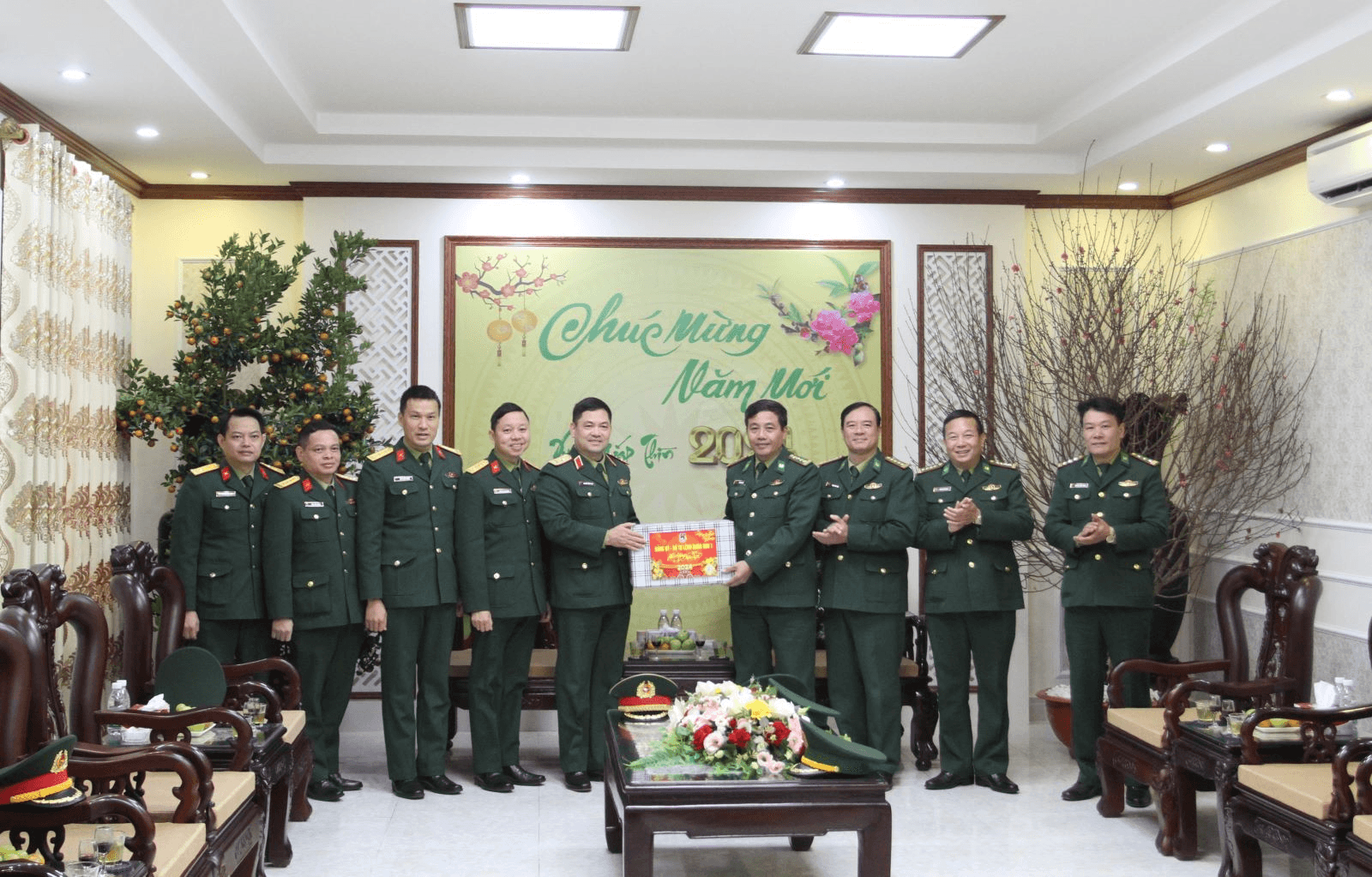 Đoàn công tác Quân khu 1 thăm, chúc Tết tại Lạng Sơn