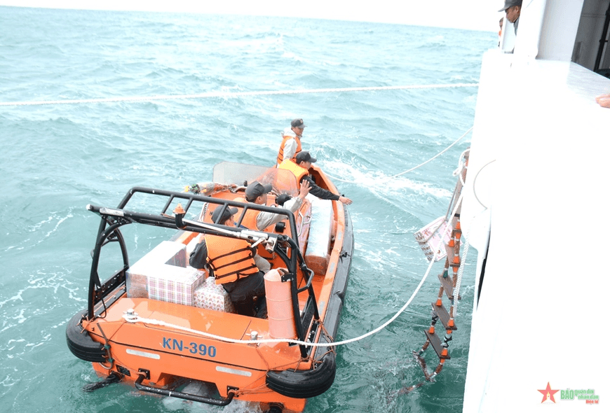 Kết thúc hải trình thăm, tặng quà, chúc Tết huyện đảo Cồn Cỏ và Lý Sơn
