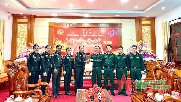 Đoàn công tác Quân khu 4, Quân đội Hoàng gia Campuchia thăm, chúc Tết tại tỉnh Gia Lai