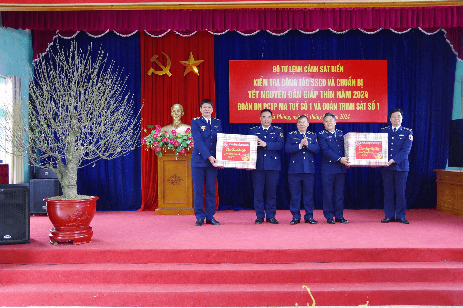 Cảnh sát biển kiểm tra công tác sẵn sàng chiến đấu và chúc Tết tại thành phố Hải Phòng