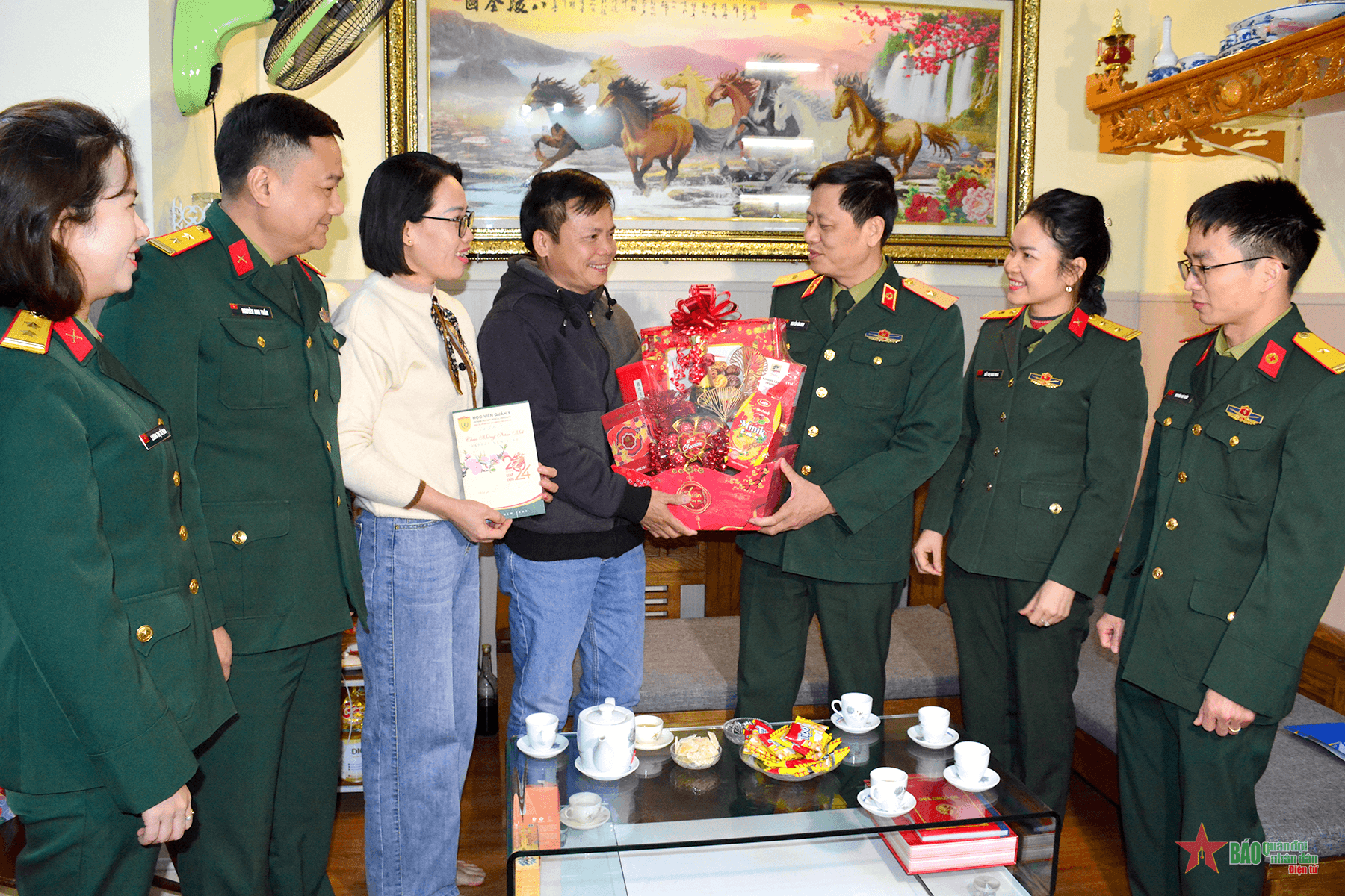 Học viện Quân y thăm hỏi, chúc Tết các đoàn viên công đoàn mắc bệnh hiểm nghèo