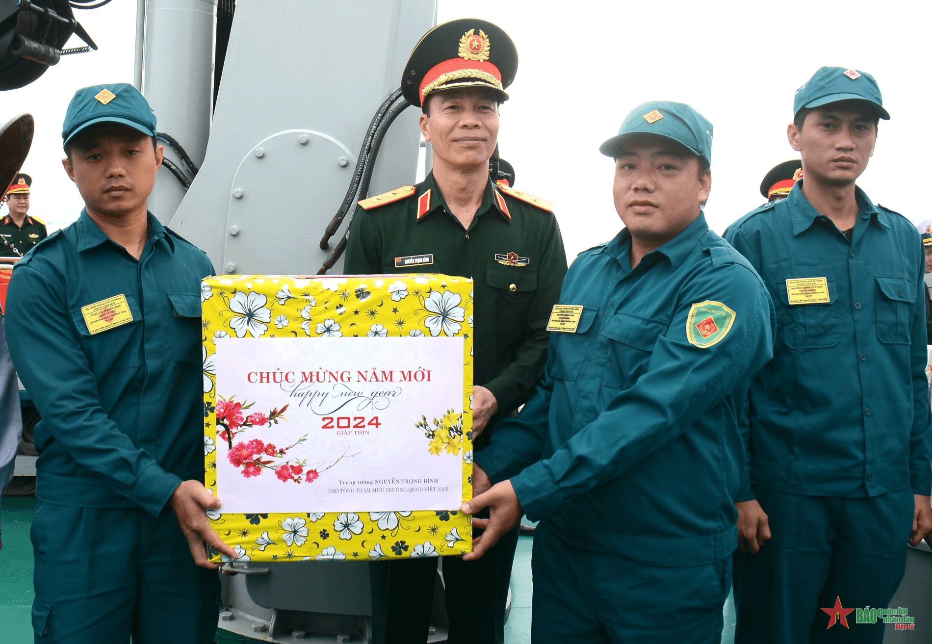 Trung tướng Nguyễn Trọng Bình thăm, chúc Tết tại Vùng 3 Hải quân và Hải đội dân quân thường trực Đà Nẵng