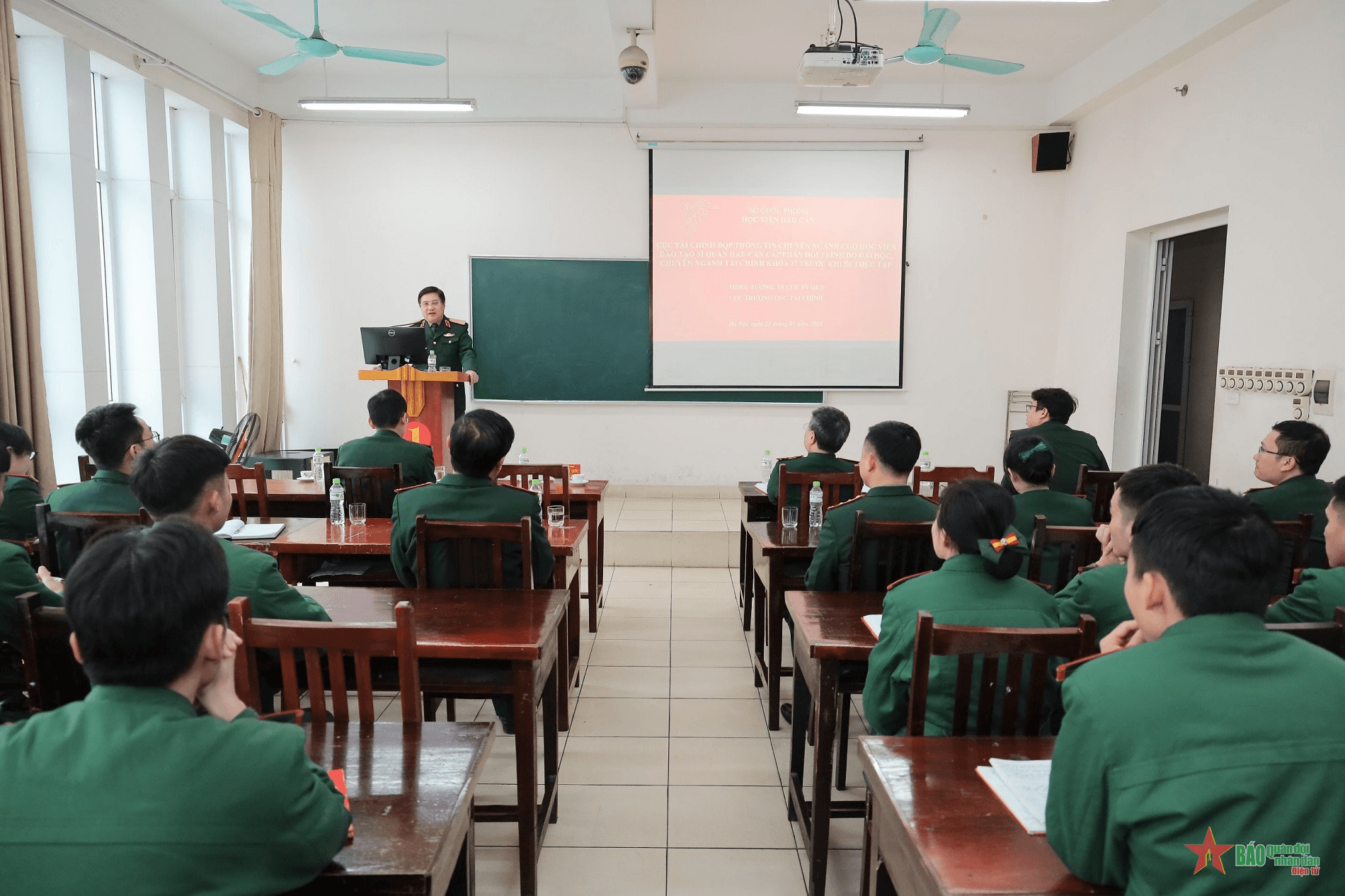 Để nhà trường gần hơn với đơn vị