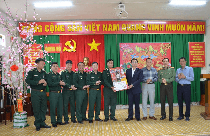 Đoàn công tác tỉnh Đắk Lắk thăm và chúc Tết Đồn Biên phòng trên tuyến biên giới
