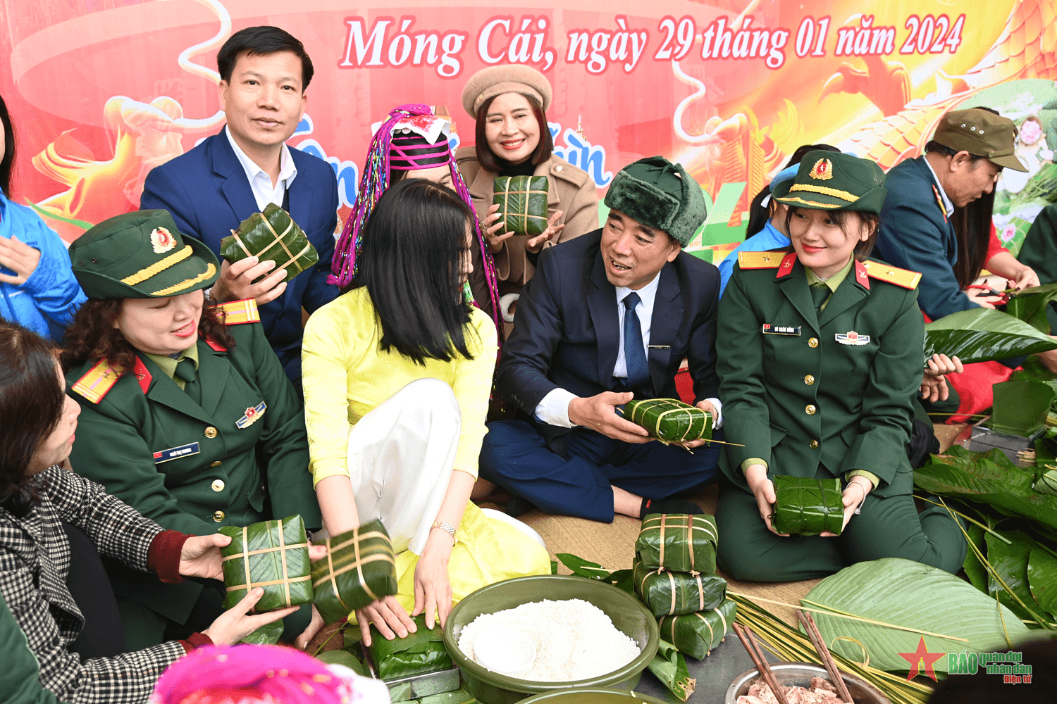 Sôi nổi chương trình “Xuân biên cương - Tết thắm tình quân dân” tại Móng Cái