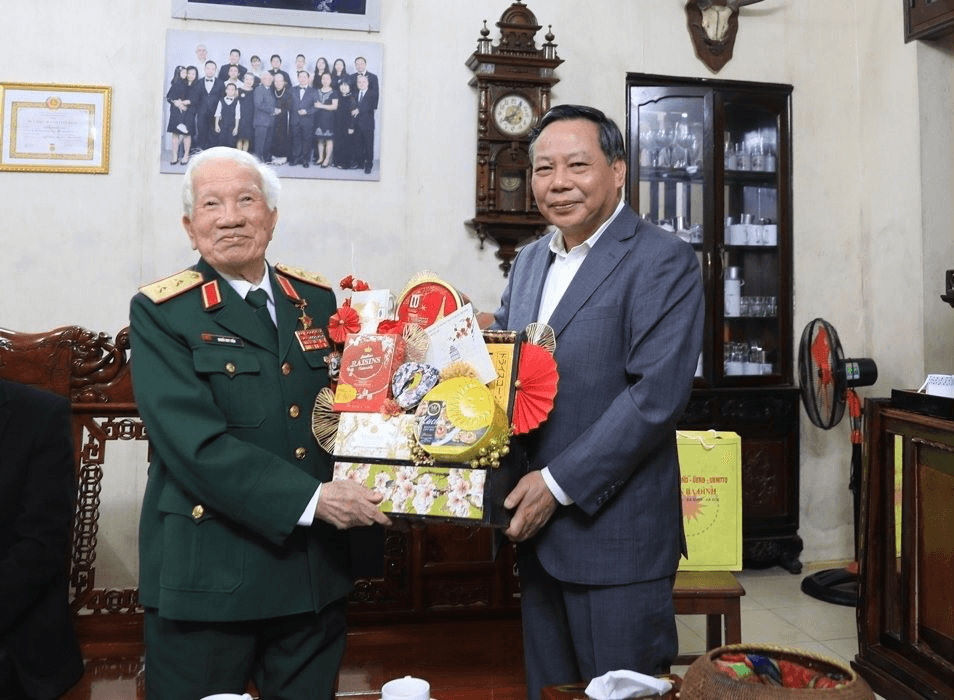 Lãnh đạo thành phố Hà Nội thăm, chúc Tết các tướng lĩnh quân đội