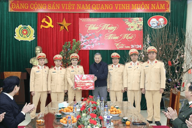 Đại tướng Tô Lâm, Bộ trưởng Bộ Công an thăm, tặng quà tại Sơn La