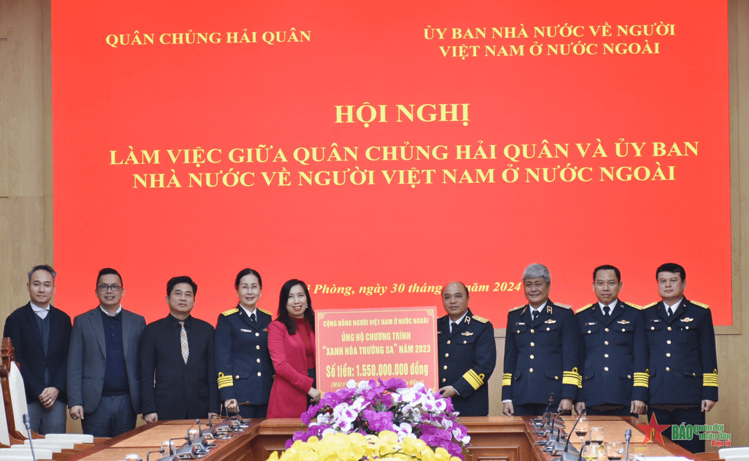 Mong có nhiều chuyến tàu đưa bà con kiều bào thăm Trường Sa và nhà giàn DK1