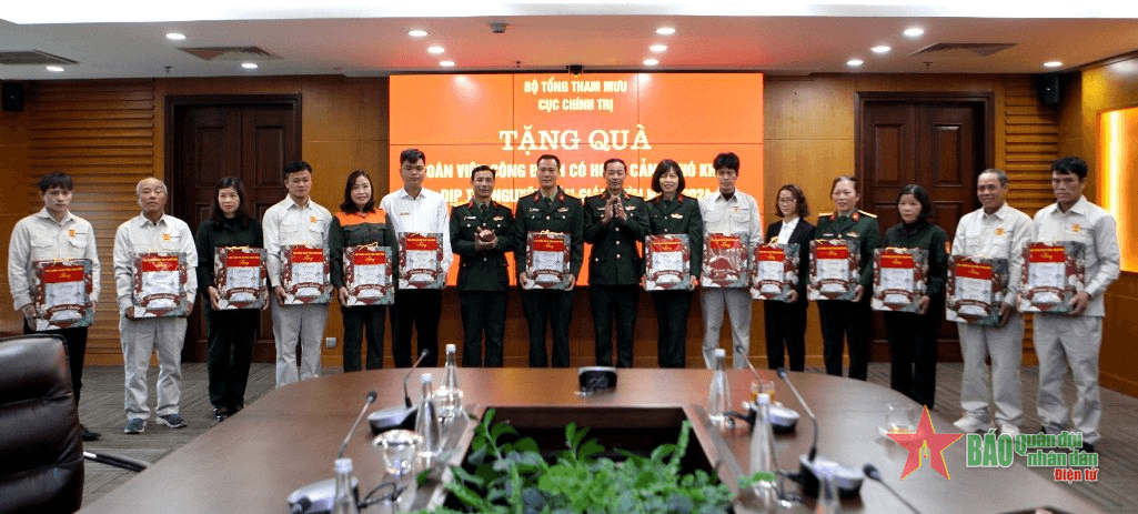 Bộ Tổng Tham mưu Quân đội nhân dân Việt Nam trao tặng quà đoàn viên, hội viên có hoàn cảnh khó khăn