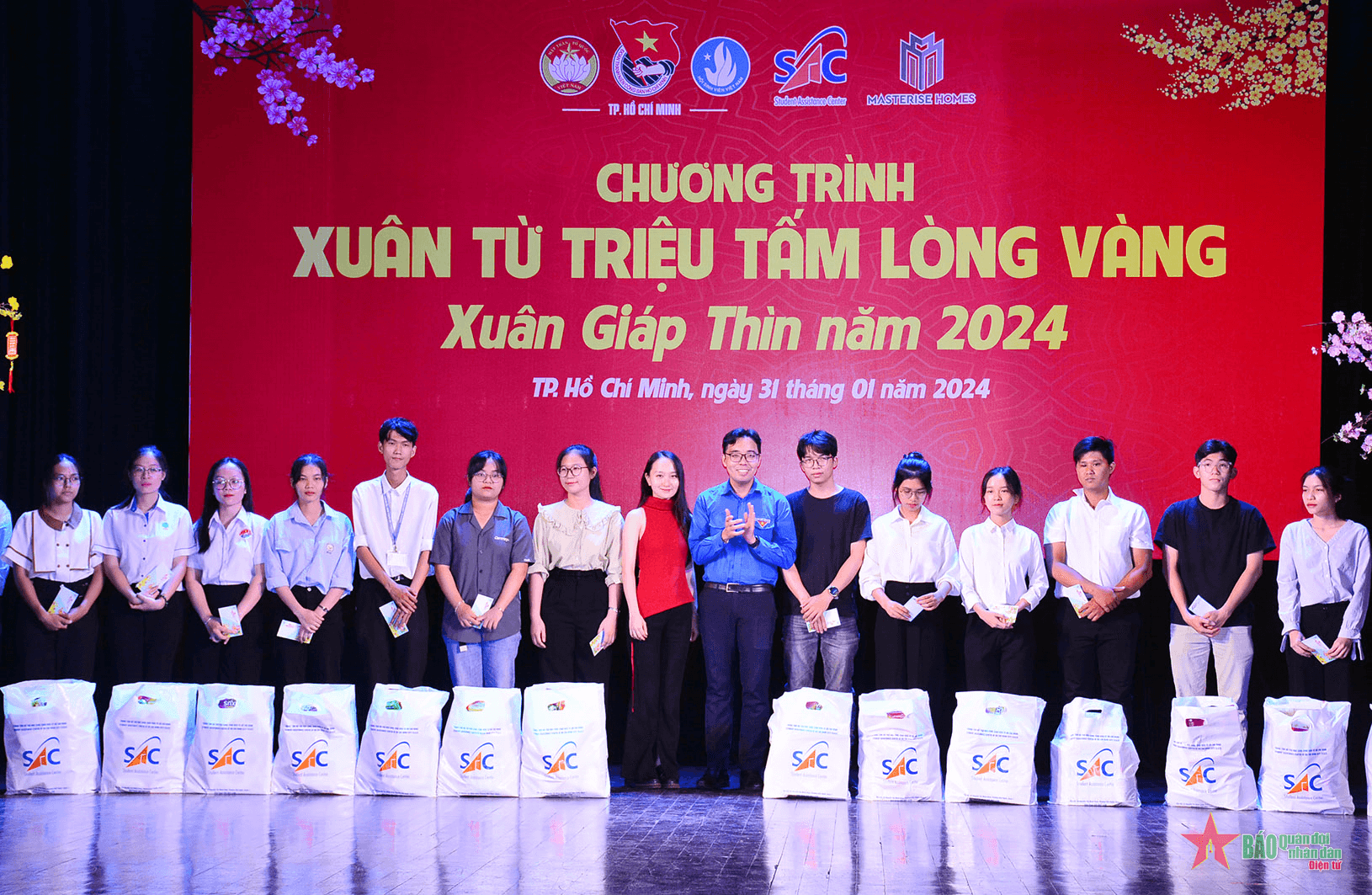 Chương trình “Xuân từ triệu tấm lòng vàng” chăm lo Tết cho 2.000 học sinh, sinh viên