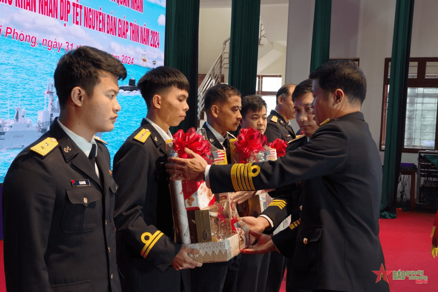 Lữ đoàn Công binh 131 Hải quân: Trao quà tặng thương binh, thân nhân liệt sĩ, quân nhân có hoàn cảnh khó khăn