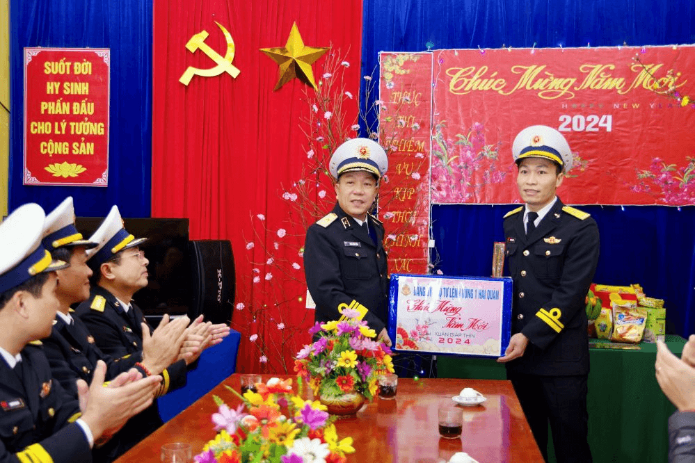 Xuân về trên biển, đảo vùng Đông Bắc