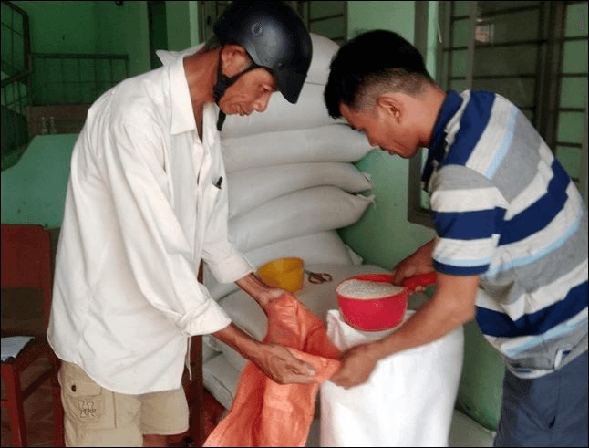 Sóc Trăng cấp phát gạo hỗ trợ hộ nghèo, cận nghèo dịp Tết