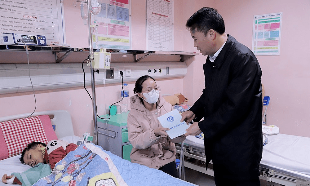 Mang Tết ấm đến với bệnh nhân nghèo