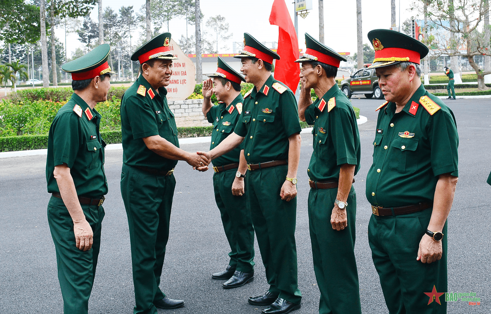 Thượng tướng Võ Minh Lương thăm, chúc Tết Trường Sĩ quan Lục quân 2 và Bộ CHQS tỉnh Đồng Nai