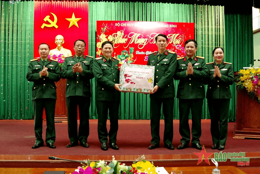 Trung tướng Phạm Trường Sơn kiểm tra, chúc Tết các đơn vị trên địa bàn tỉnh Quảng Bình