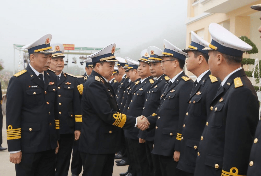 Tư lệnh Hải quân thăm, kiểm tra và chúc Tết Lữ đoàn 169