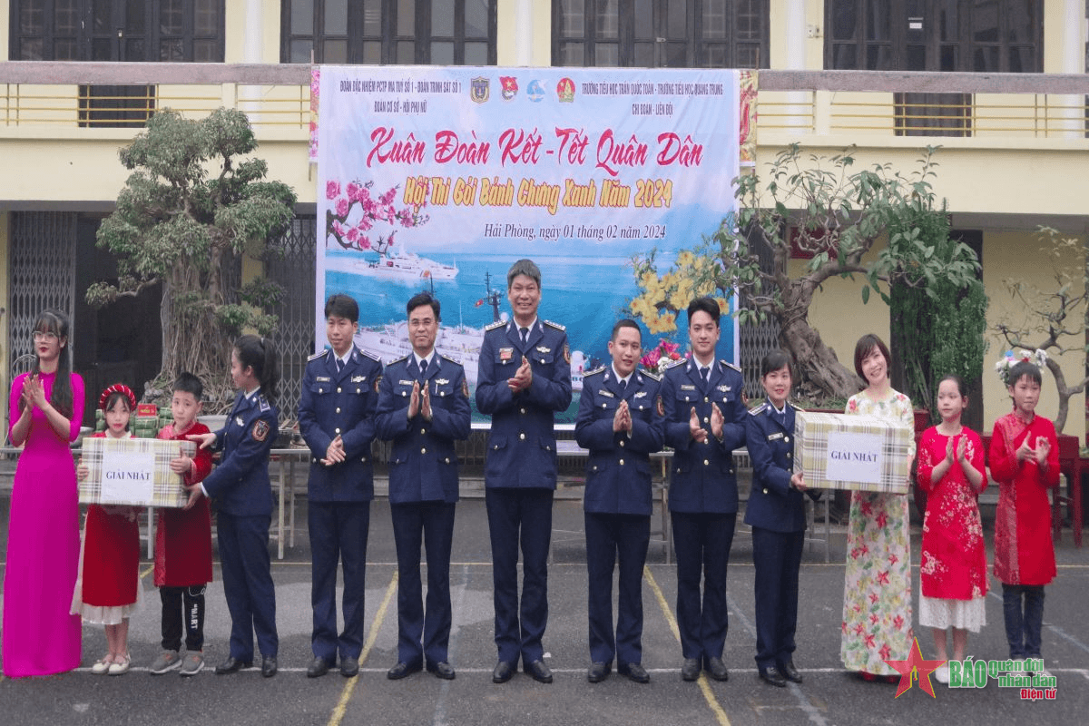 Đầm ấm “Xuân đoàn kết - Tết quân dân”