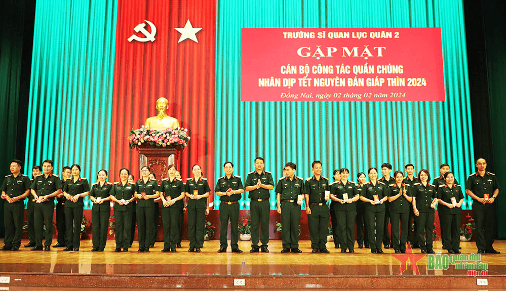 Trường Sĩ quan Lục quân 2 gặp mặt cán bộ công tác quần chúng