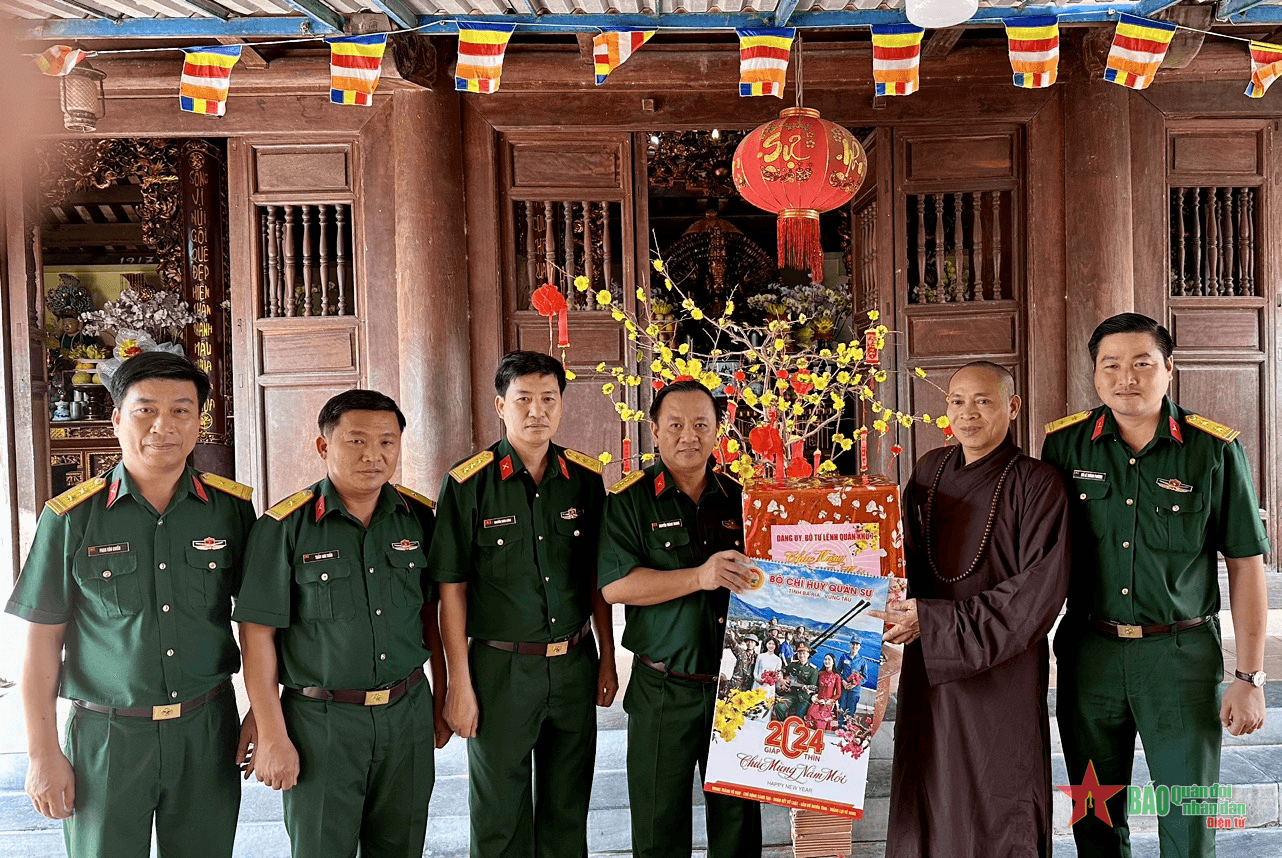 Bộ Chỉ huy quân sự tỉnh Bà Rịa-Vũng Tàu thăm, chúc tết Côn Đảo