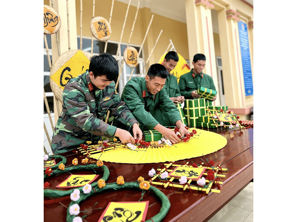 Rộn ràng xuân chiến sĩ