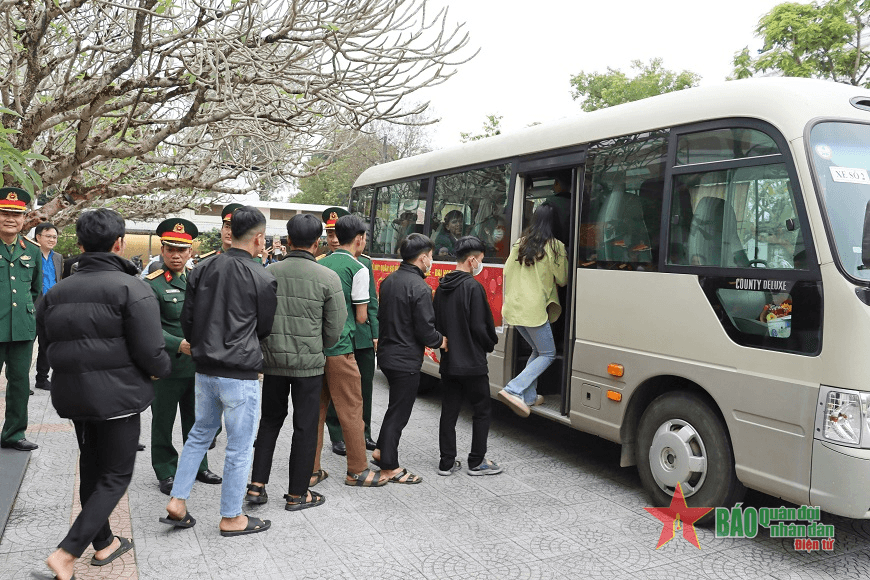 "Chuyến xe yêu thương" đồng hành với sinh viên