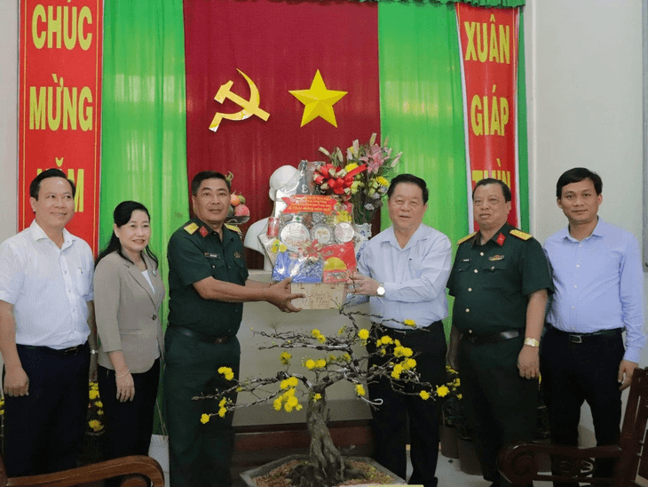 Trưởng ban Tuyên giáo Trung ương chúc Tết Biên phòng Tiền Giang, Công an TP Hồ Chí Minh