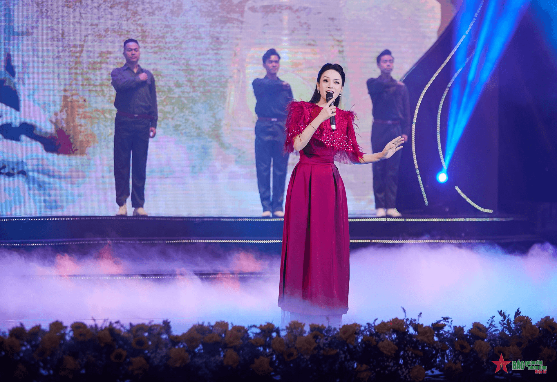 Ca sĩ Tân Nhàn tự tình với người dân miền Trung trong album mới