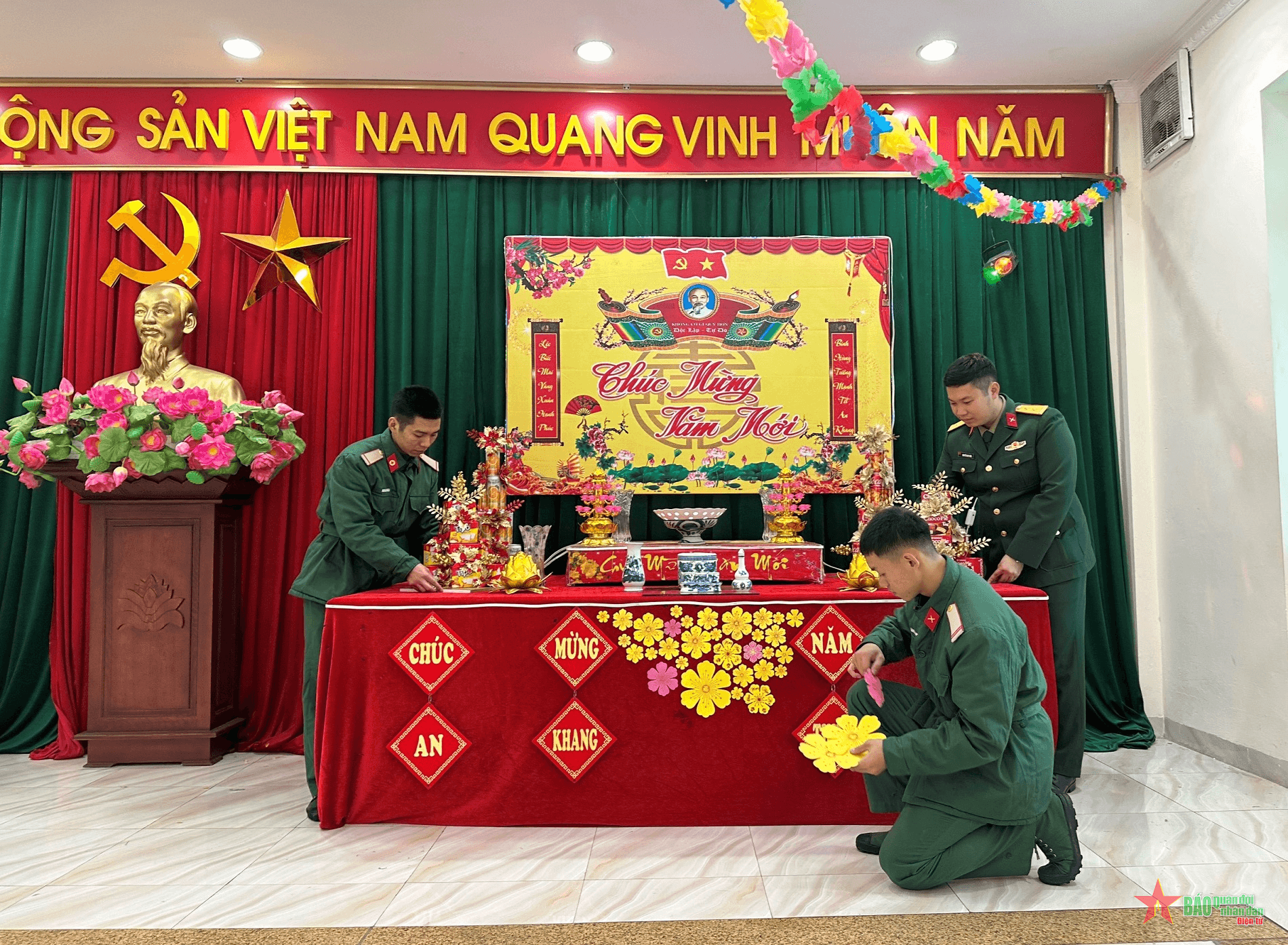 Lính trinh sát Thủ đô rộn ràng đón xuân mới