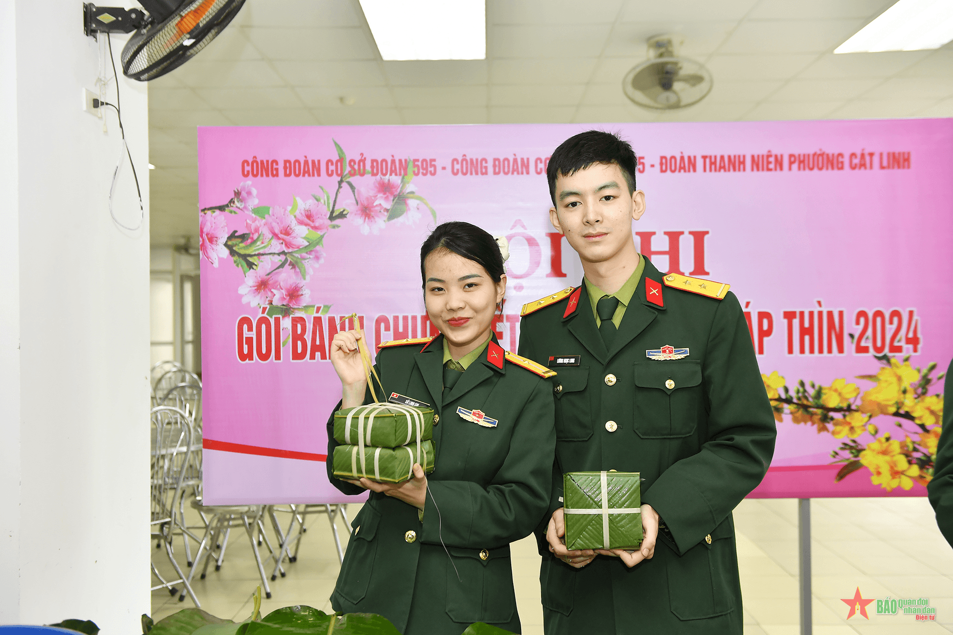 Hội thi gói bánh chưng của người lính tiêu binh