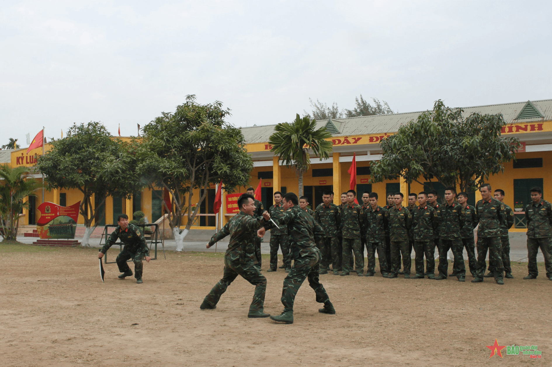 Vui xuân mới không quên nhiệm vụ