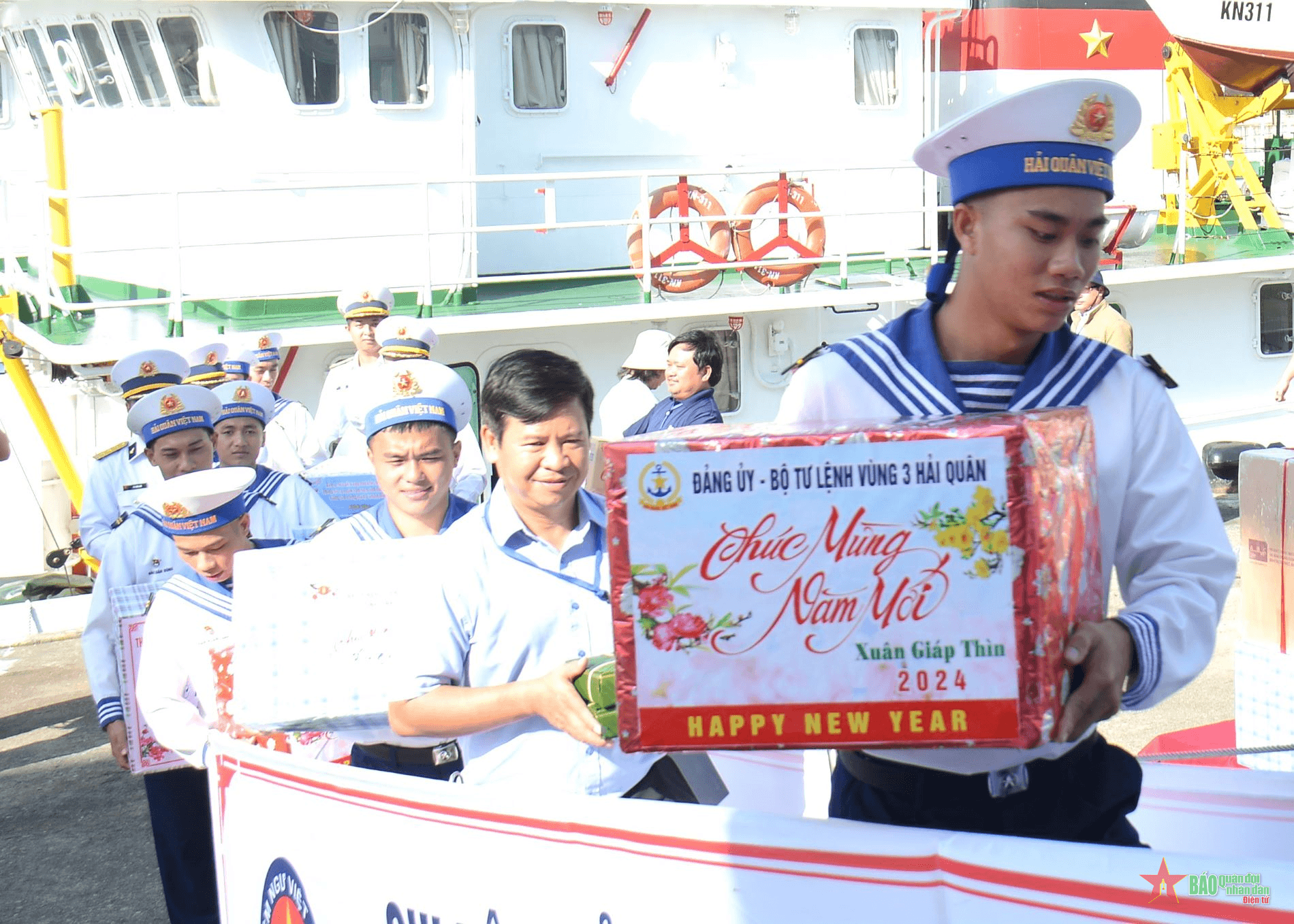 Đưa Tết ra đảo tiền tiêu